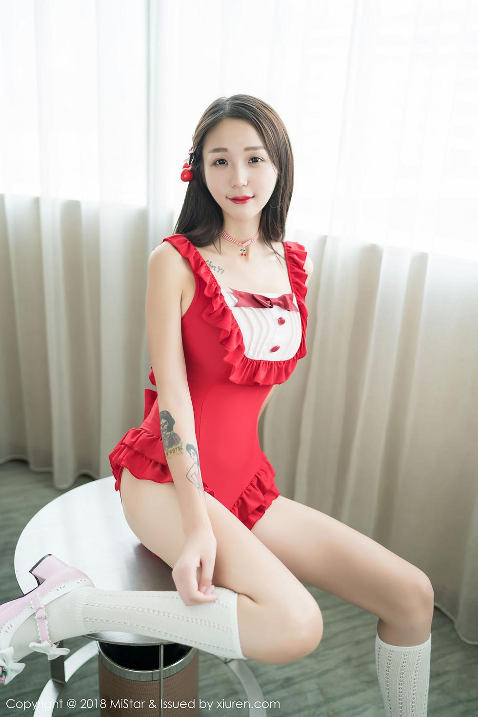 白沫私房红色连体睡衣+白色蕾丝内衣半脱绝美写真48P 4