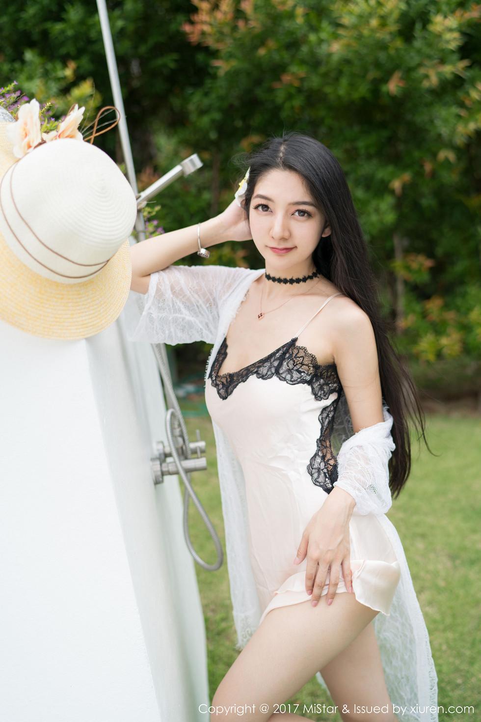 Xiao Reba's Jia Mi Trip Photoshoot: Pink Lace Panties and Lace-Trimmed White Stockings Gorgeous Photo Collection 50P