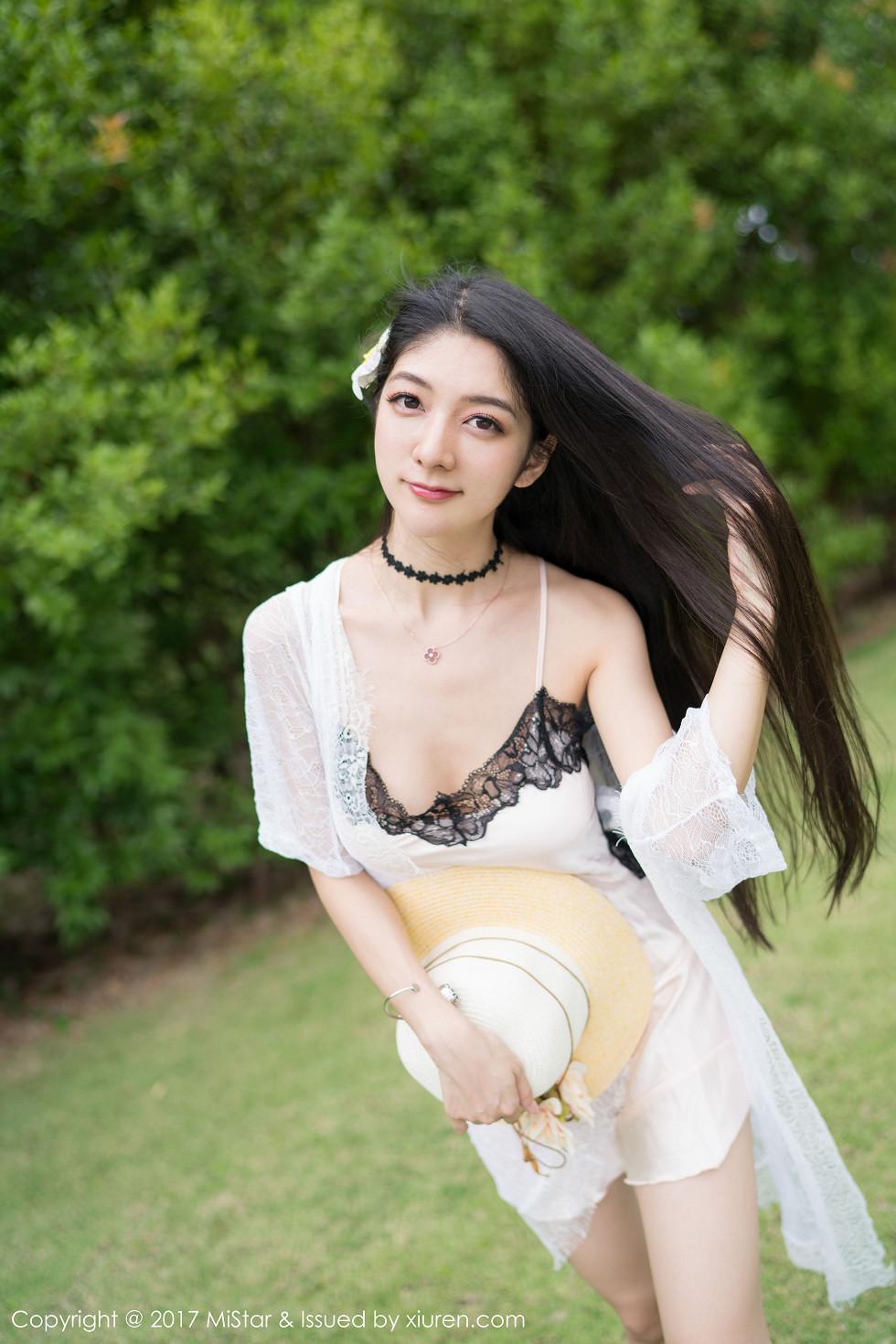 Xiao Reba Jami Travel Photoshoot Pink Lace Panties with Lace-Trimmed White Stockings Gorgeous Photo Set 50P 2