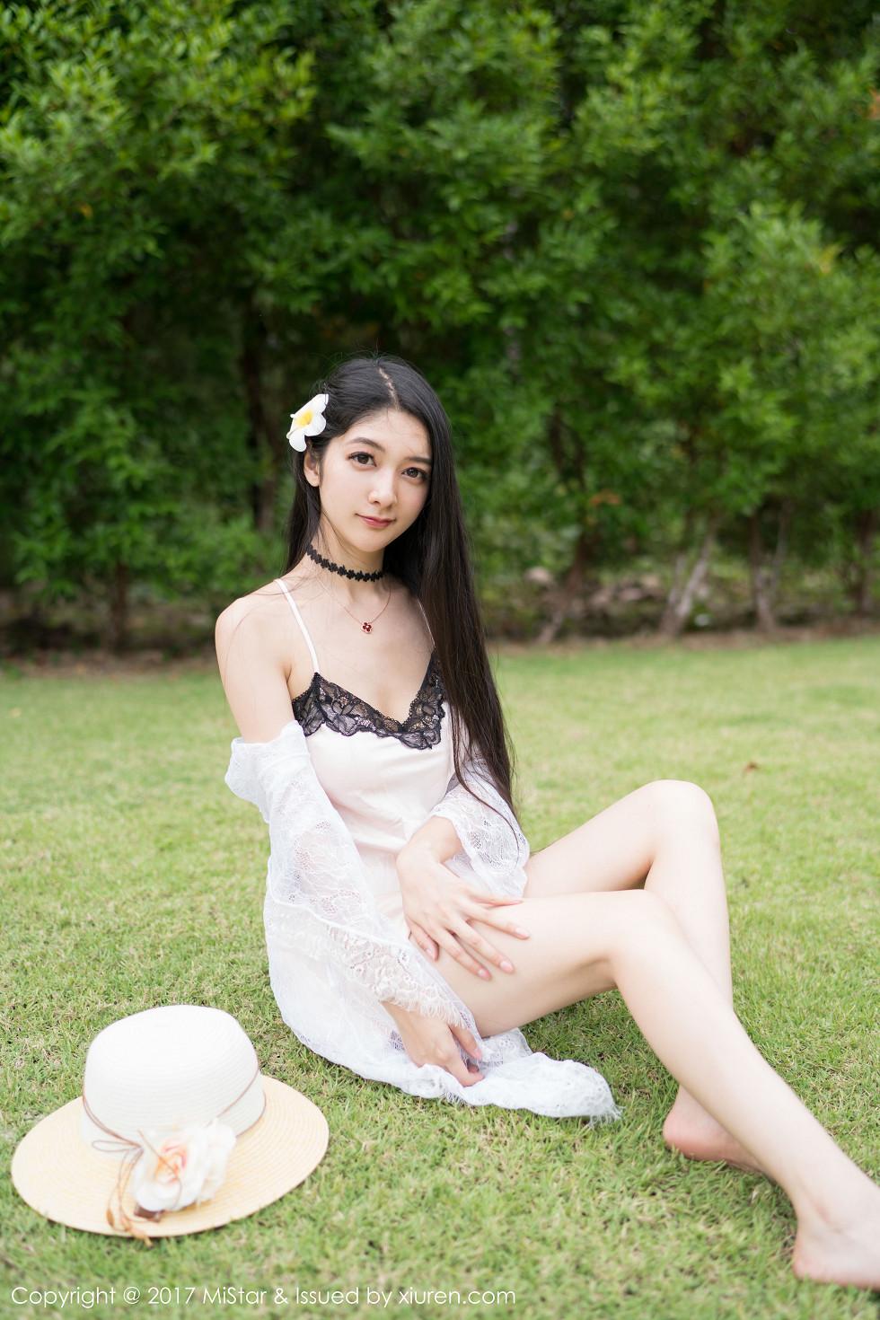 Xiao Reba Jami Travel Photoshoot Pink Lace Panties with Lace-Trimmed White Stockings Gorgeous Photo Set 50P 6
