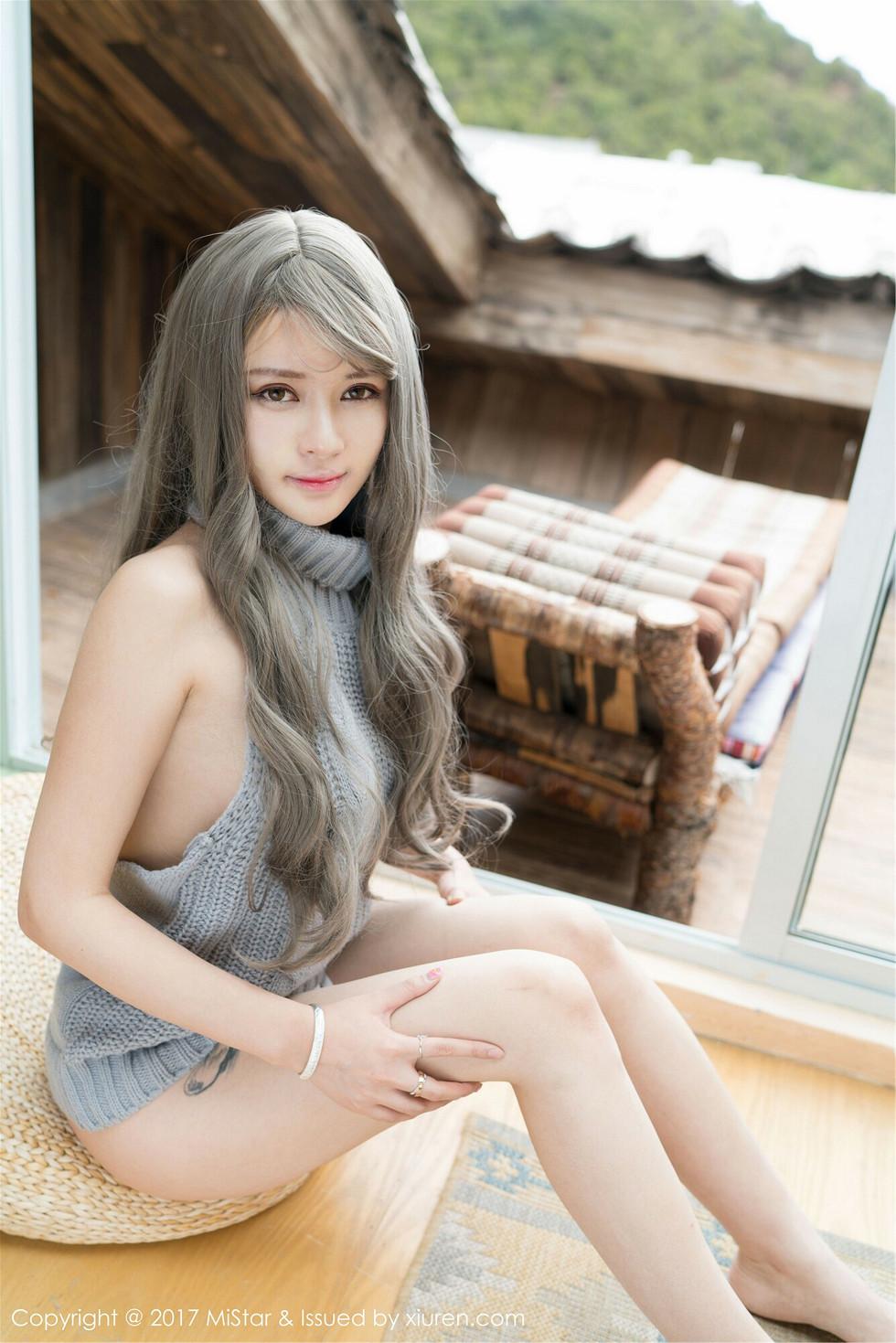 Sexy Kaizhu BuiBui Lijiang Travel Photoshoot Backless Sweater Side View Ample Breasts Alluring Gorgeous Pictorial 45P 2