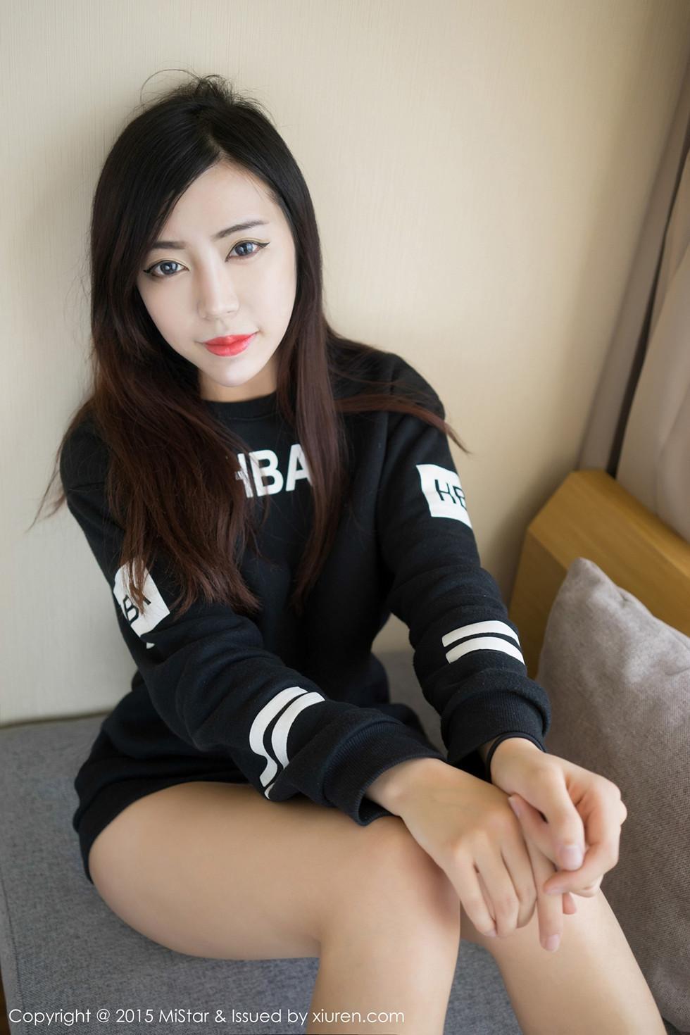 Zǐ Qí's Private At-Home Photoshoot: Sexy Ample Bust and Perky Butt Pictorial 60P