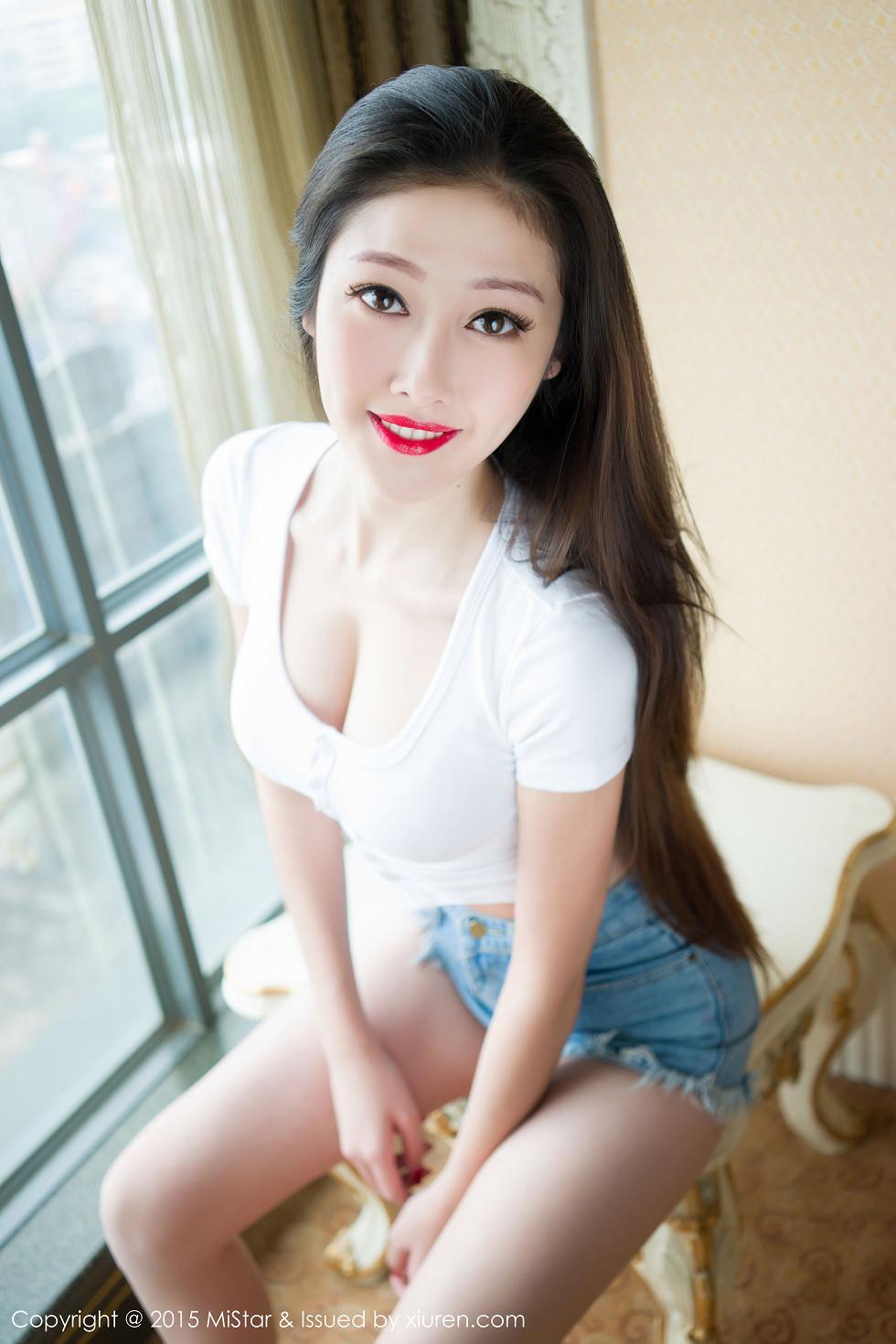 Xia Yan Baby: Intimate Black Lace Panties and Seductive Butt Photoshoot 60P
