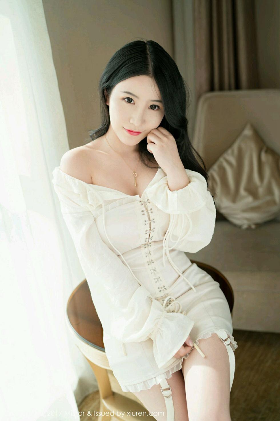 谢芷馨Sindy性感私房内衣半露酥胸撩人绝美写真40P