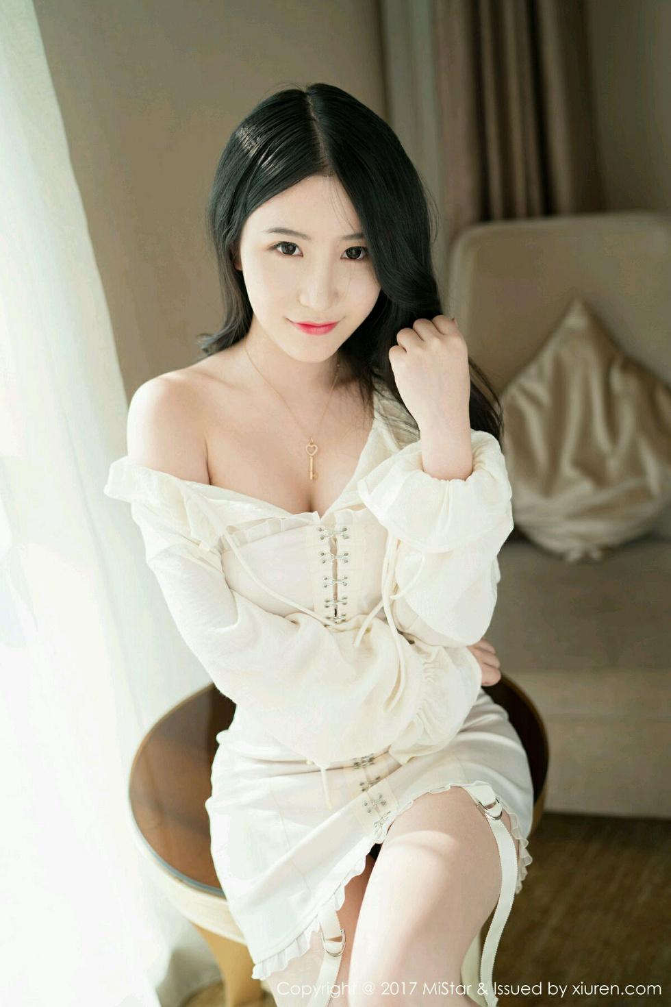 谢芷馨Sindy性感私房内衣半露酥胸撩人绝美写真40P 4