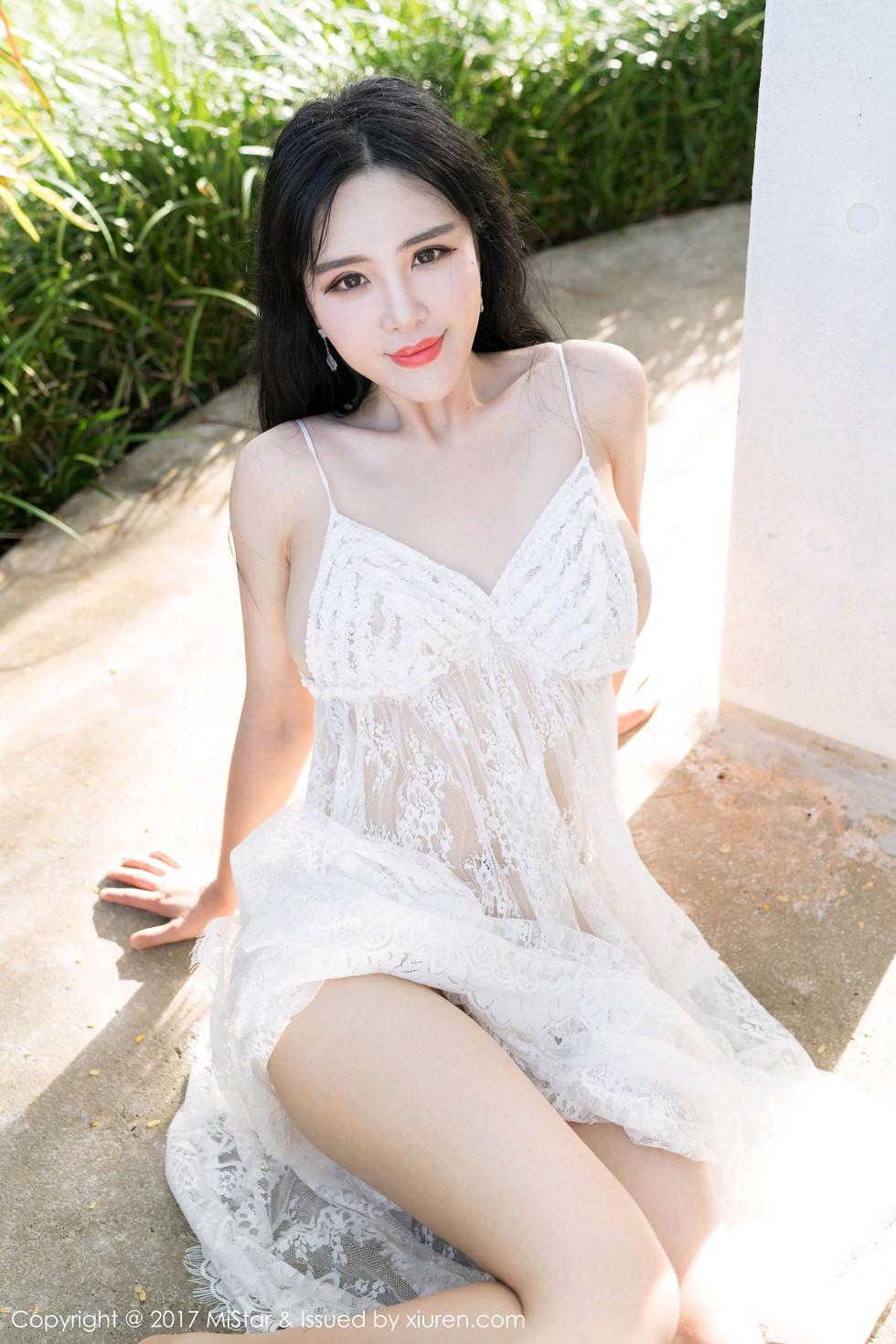 刘钰儿塞班岛旅拍粉色高叉连体衣秀豪乳翘臀绝美写真41P