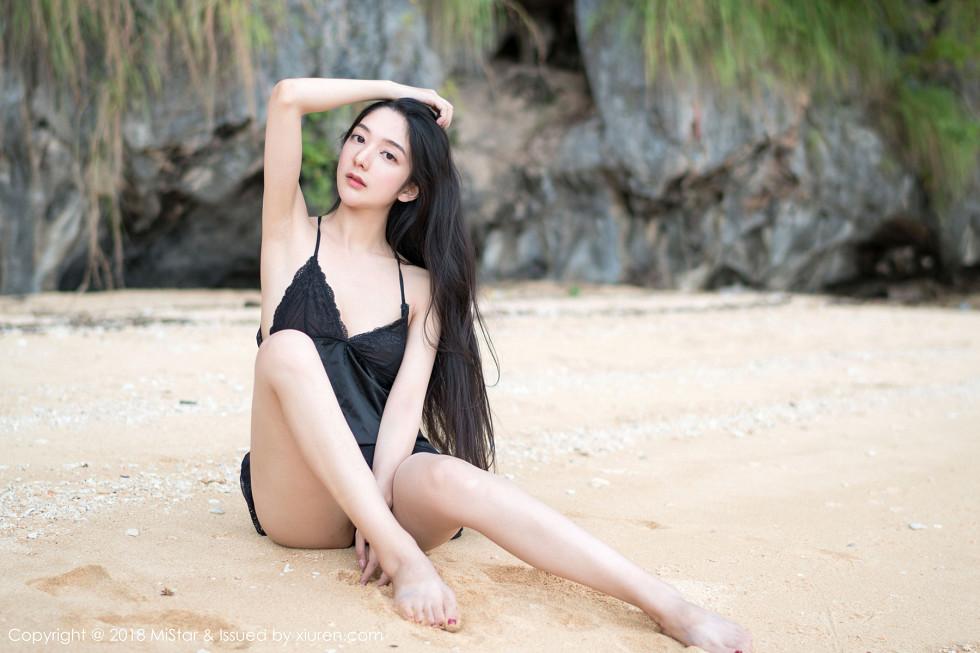 小热巴甲米旅拍沙滩上开胸毛衣+黑色蕾丝睡裙绝美写真40P 8