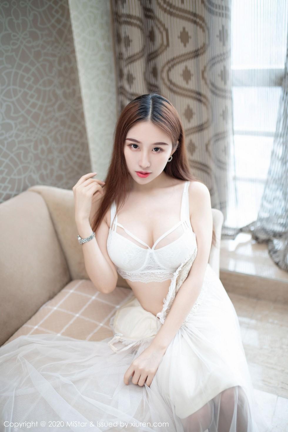 月音瞳私房白色薄纱吊裙半脱内衣露火辣身材绝美写真40P
