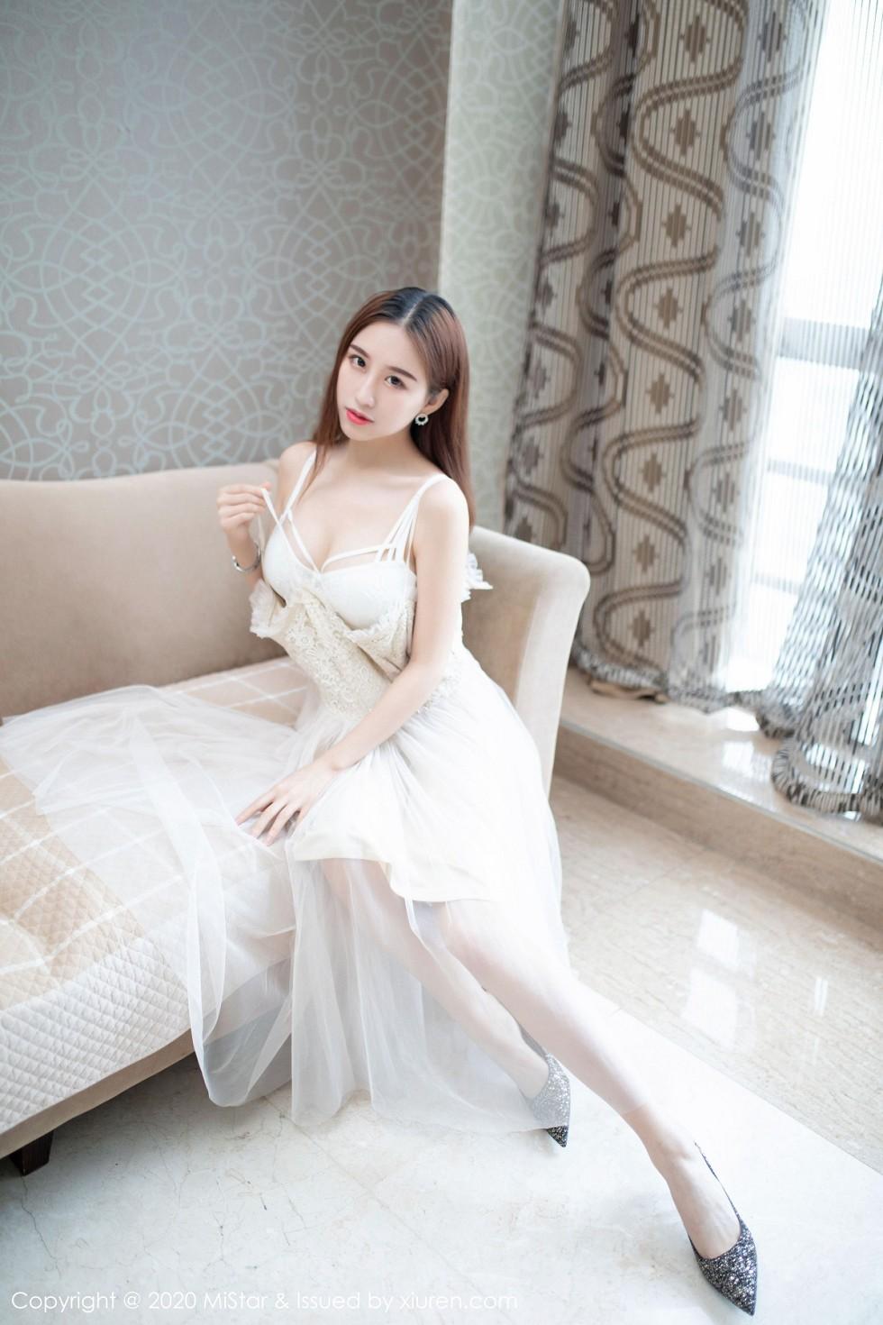 月音瞳私房白色薄纱吊裙半脱内衣露火辣身材绝美写真40P 3