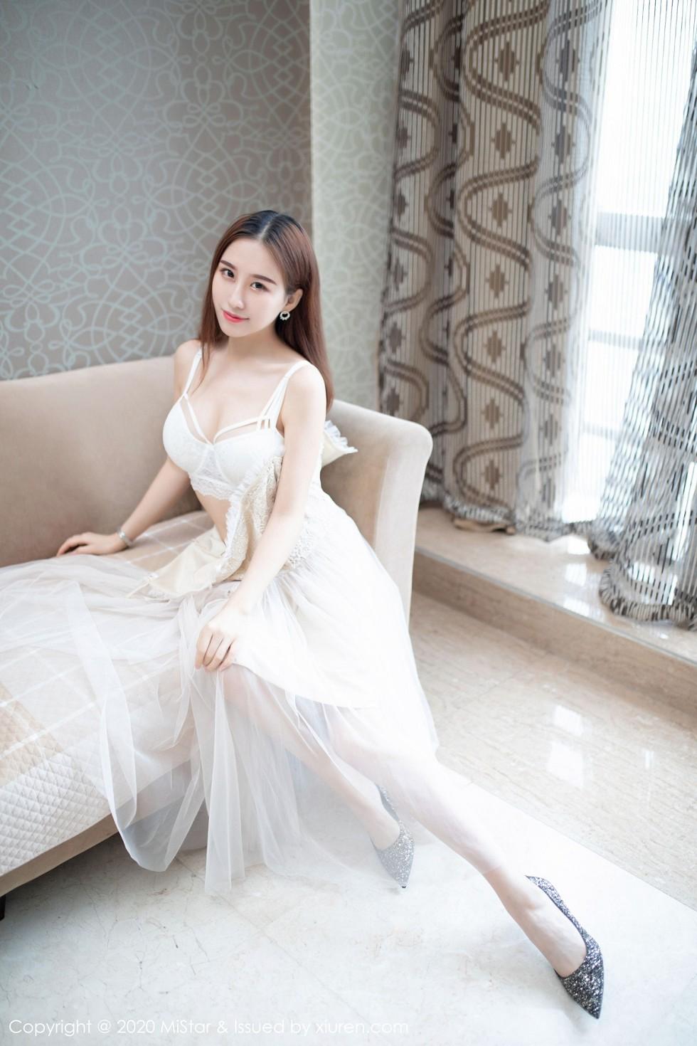 月音瞳私房白色薄纱吊裙半脱内衣露火辣身材绝美写真40P 4