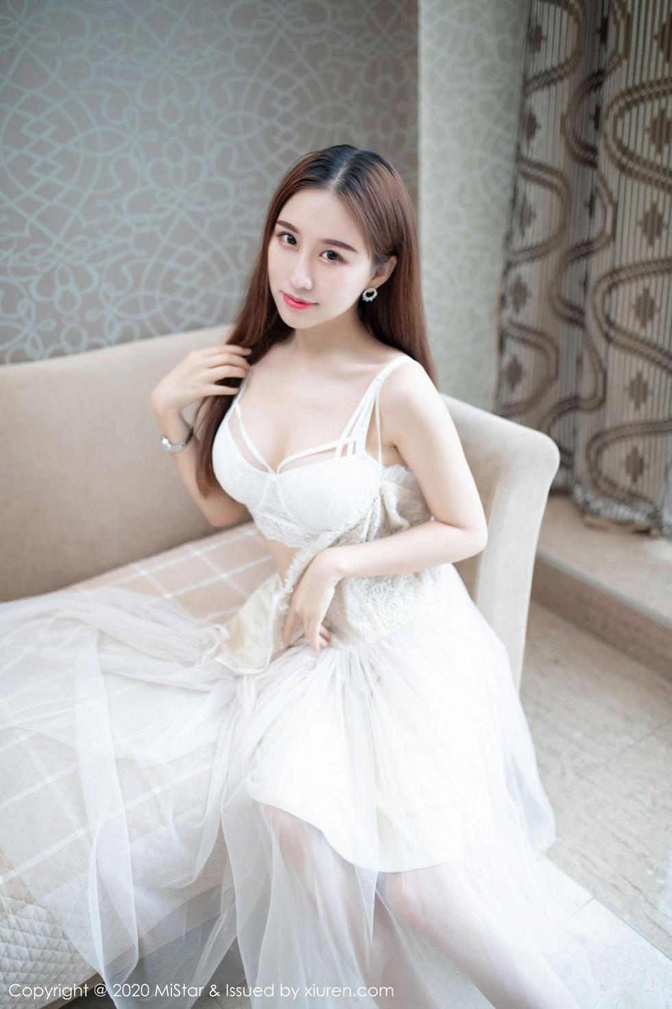 月音瞳私房白色薄纱吊裙半脱内衣露火辣身材绝美写真40P 7